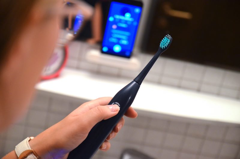 playbrush smart one im einsatz z%C3%A4hneputzen