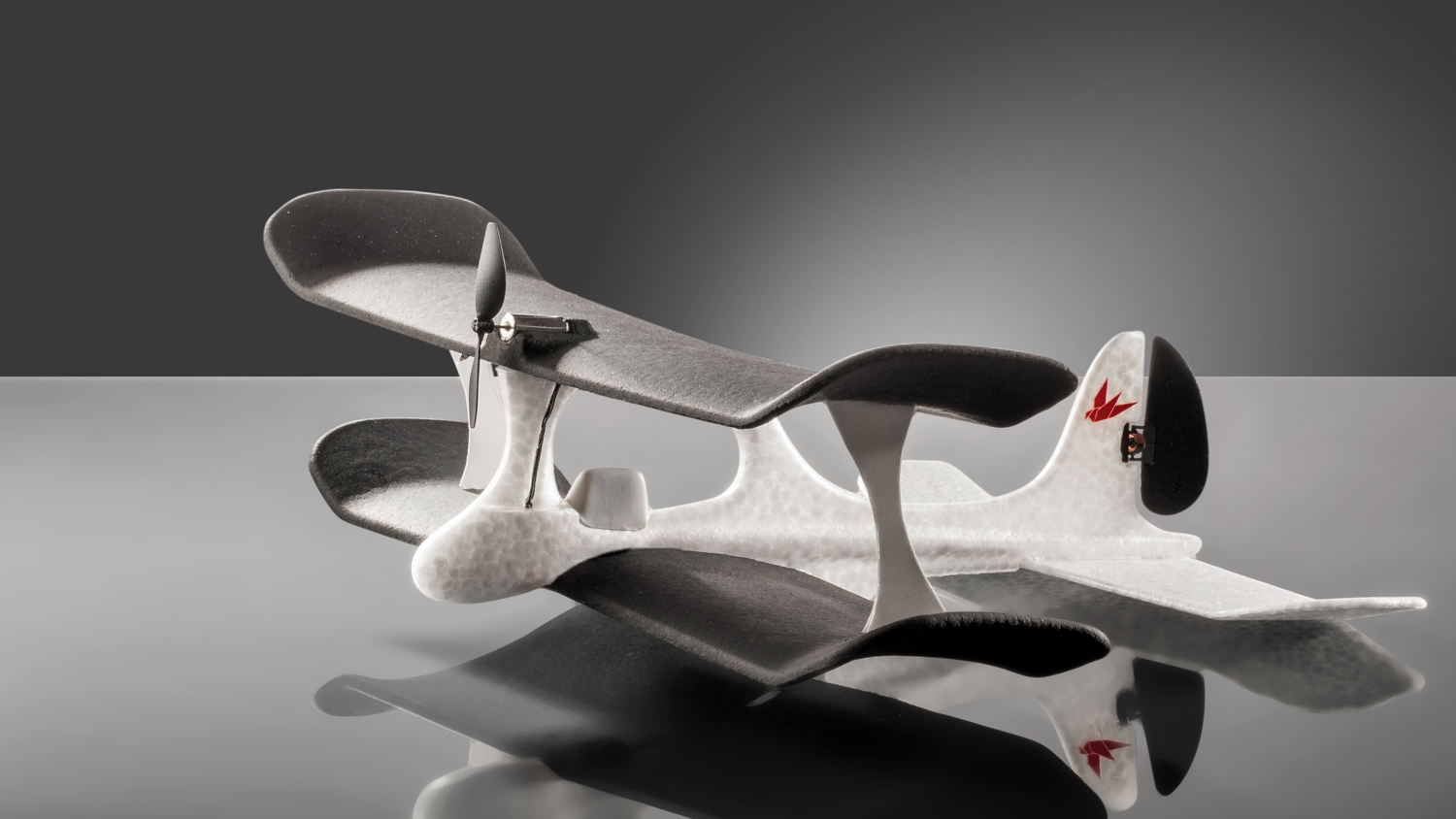 SmartPlane: Mini-Flugzeug vom Smartphone aus steuern