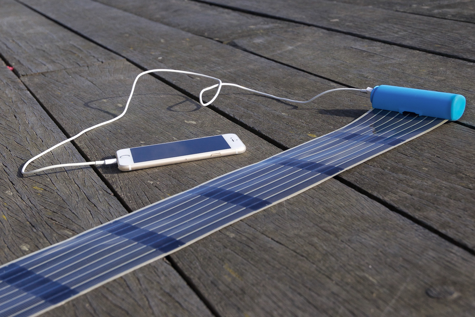 HeLi-on: Powerbank mit aufrollbaren Solarpanels