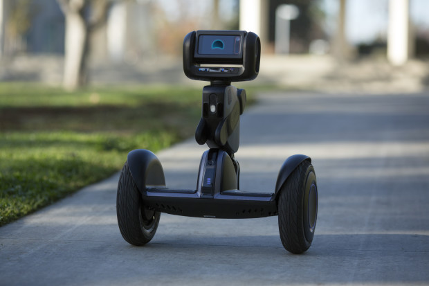 Loomo ist Mini Segway und Roboter Sidekick in einem Gerät