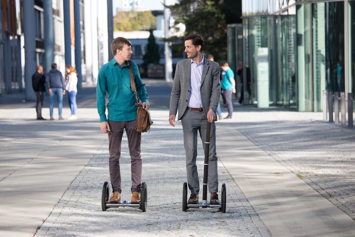 Merken Männer Erst Später Was Sie Verloren Haben UrmO: Mini-Segway für mobile Fortbewegung in der Stadt