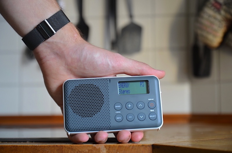 Anzeige: Praktisches Reise-Radio Pocket 640 von Sangean