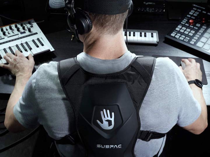 SubPac M2X am Computer