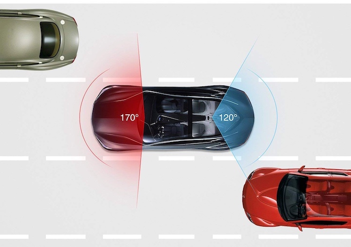 drei Autos auf Stra%C3%9Fe