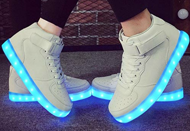 LeKuni Sneaker: Blinkende Schuhe mit vielen Leuchtmodi