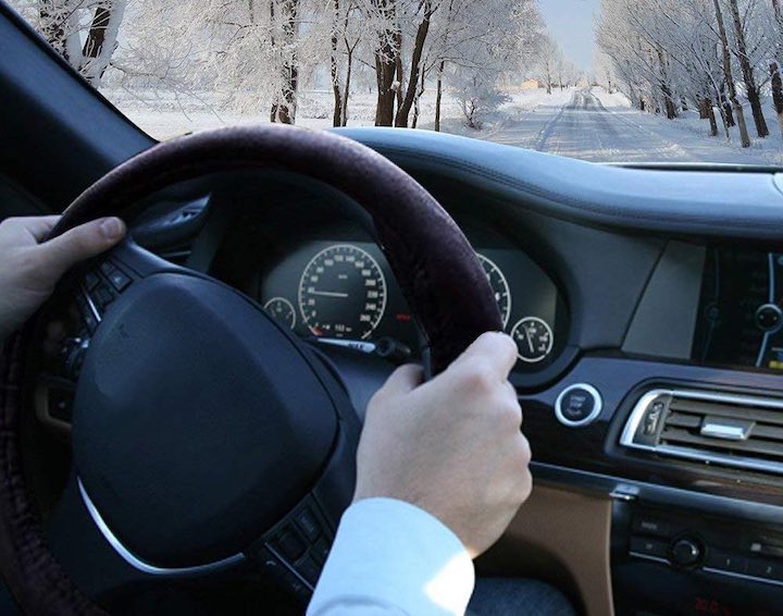 Beheizbarer Lenkrad-Bezug gegen kalte Hände im Auto