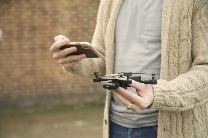 Micro Drone 4.0 in Hand