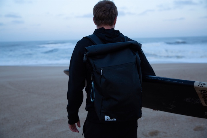 Surfer tr%C3%A4gt PAKAMA Rucksack