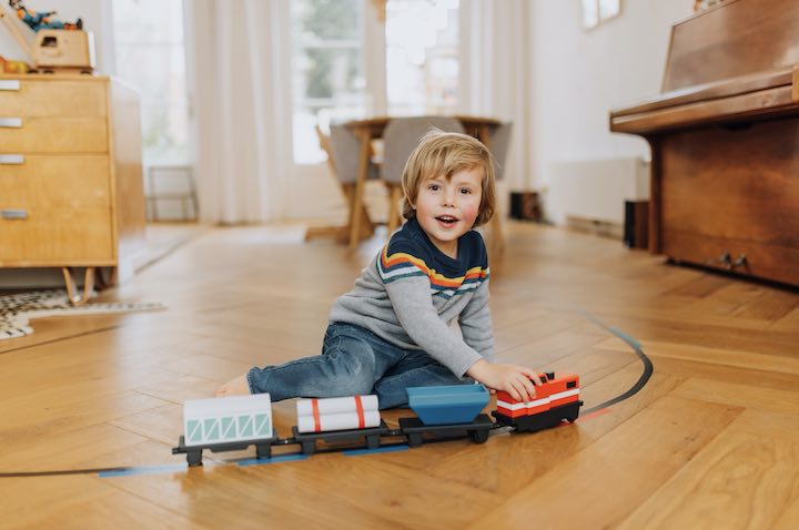 LoCoMoGo Train – spielend einfach Programmieren lernen für Kinder