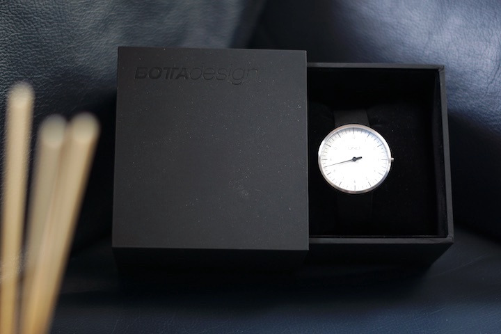 BOTTA Uhr in schwarzer Verpackung