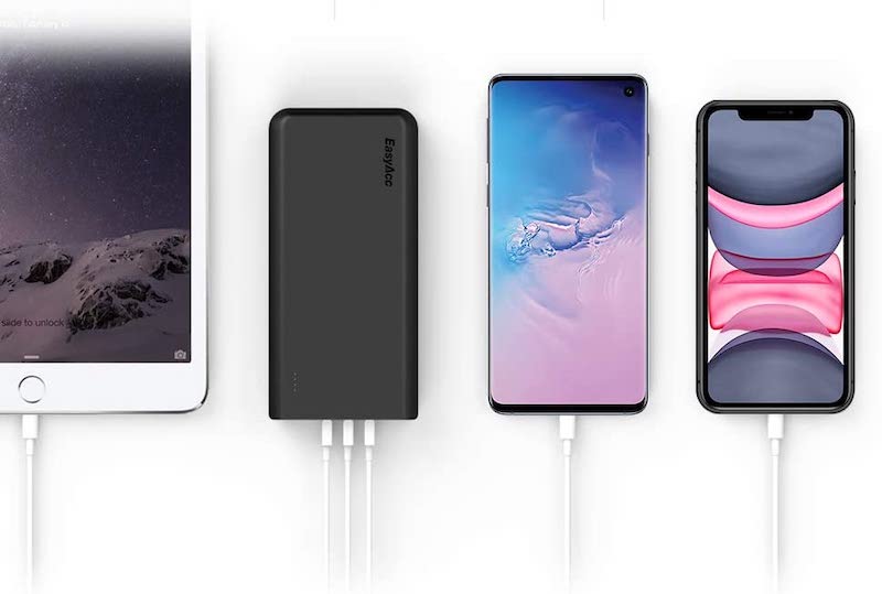 EasyAcc Powerbank mit angeschlossenen Geraeten