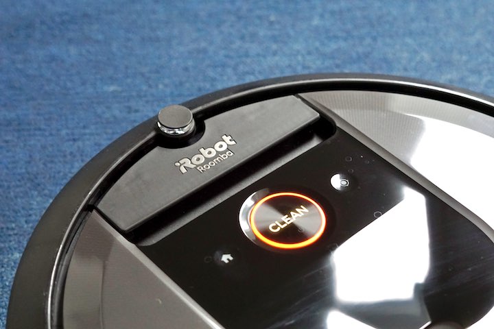 Bedienelemente eines Roomba Staubsaugers