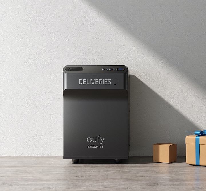 eufy Security Smart Drop neben Paketen