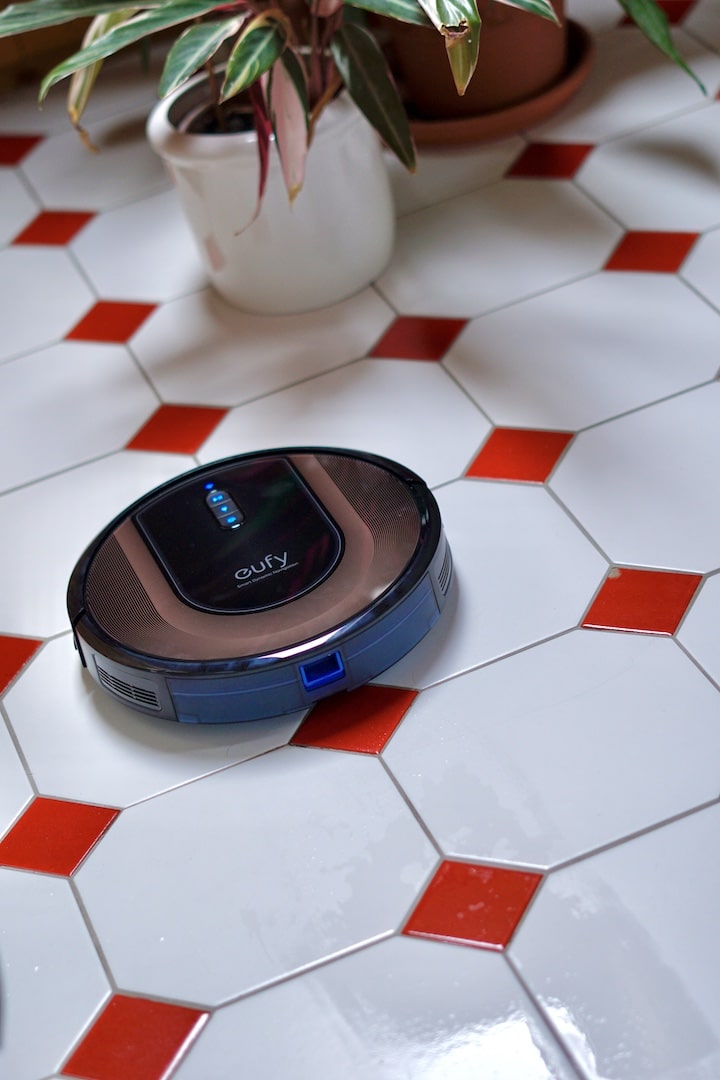 eufy RoboVac G30 Hybrid Wischroboter reinigt Fliesen