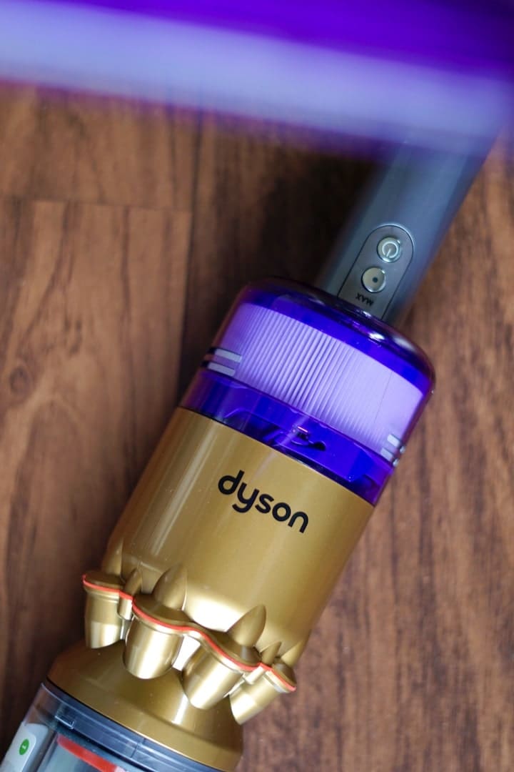 Dyson Motor von einem Akkustaubsauger in gold und lila