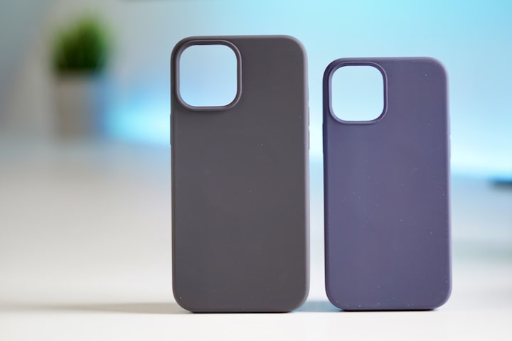 Silikon Cases mit MagSafe in blau und schwarz stehen nebeneinander