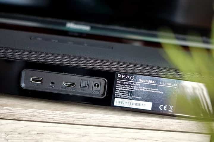 USB HDMI AUX Anschluesse auf der Rueckseite eines Lautsprechers min