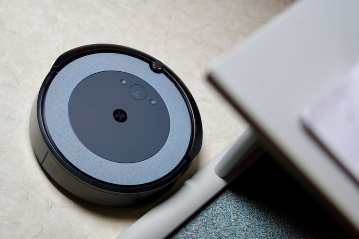 Roomba Roboter reinigt Hartboeden