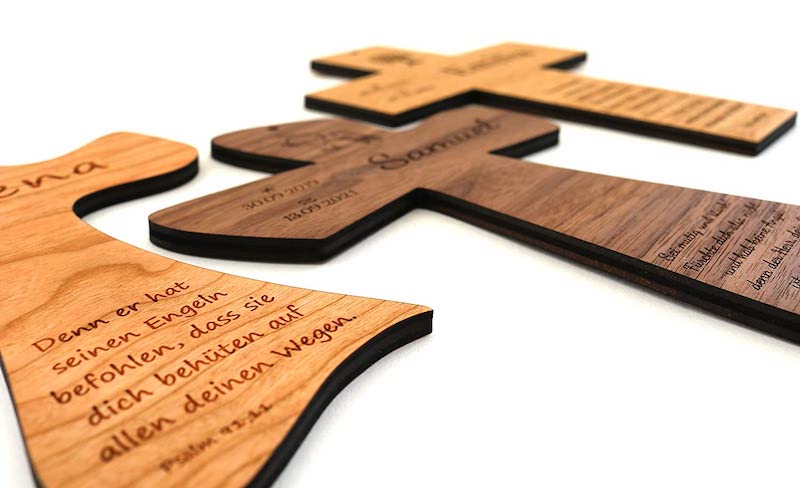 Personalisierte Taufkreuze aus Holz