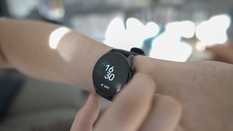 Smartwatch an einem Arm