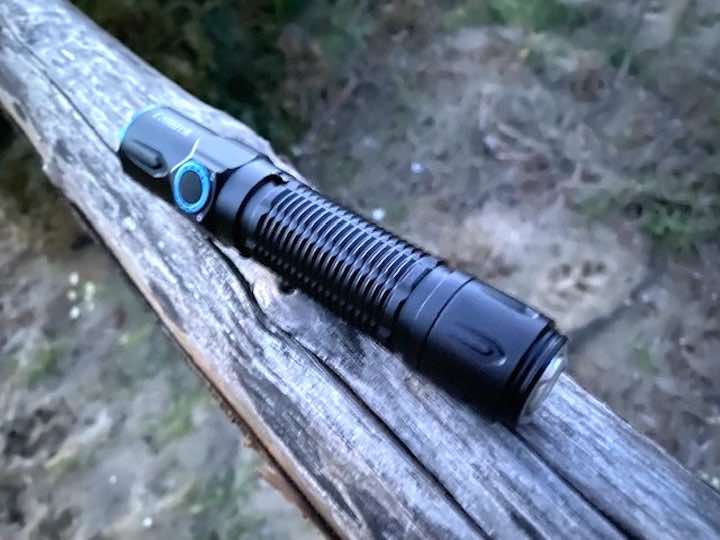 Olight Warrior 3: Taktische Taschenlampe mit 2.300 Lumen | NEU