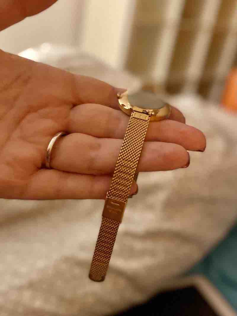 Verstellbares Armband von Damenuhr