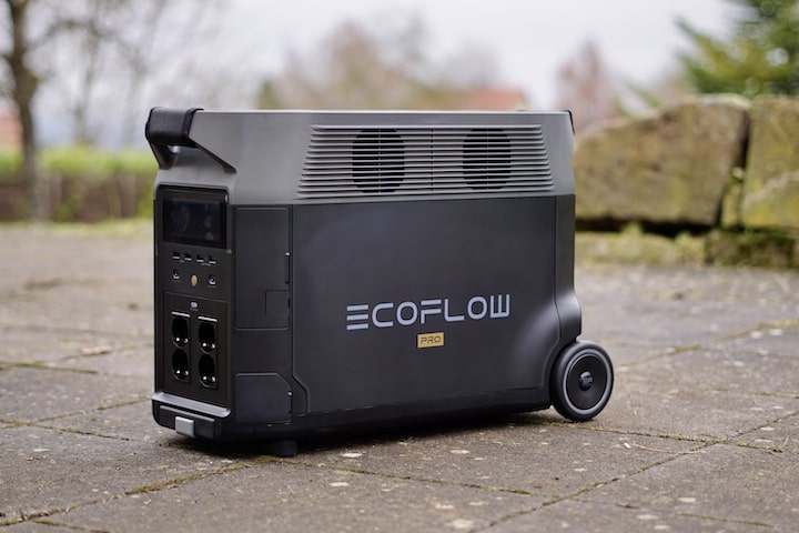 ecoflow delta pro akku steht in der natur