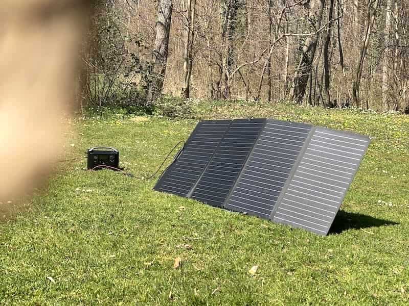 river pro laedt mit solarpanel