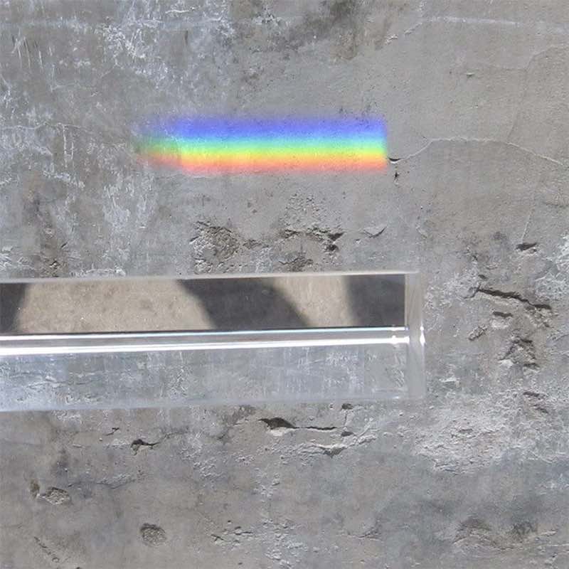 Kristall Dreiecksprisma erzeugt Regenbogen
