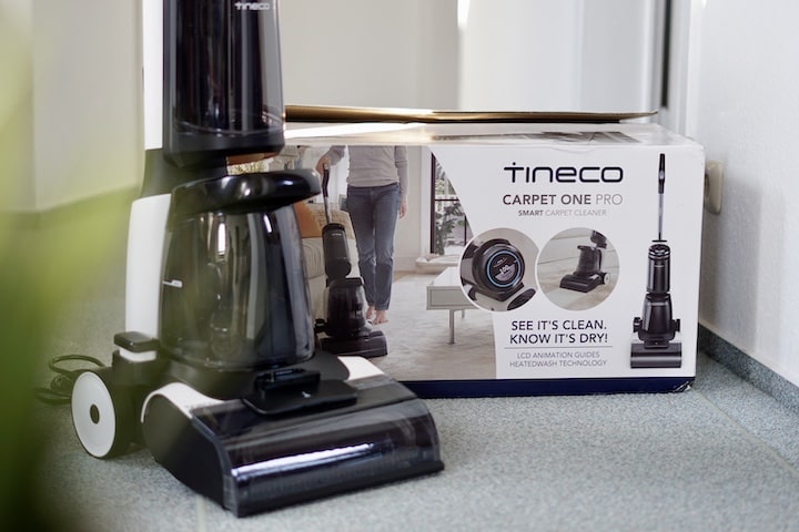 Tineco Carpet One Pro steht vor der Verpackung