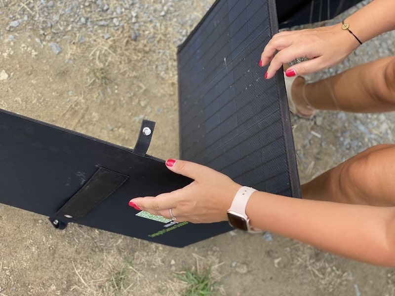 vier solarplatten sind auch allein schnell aufgestellt