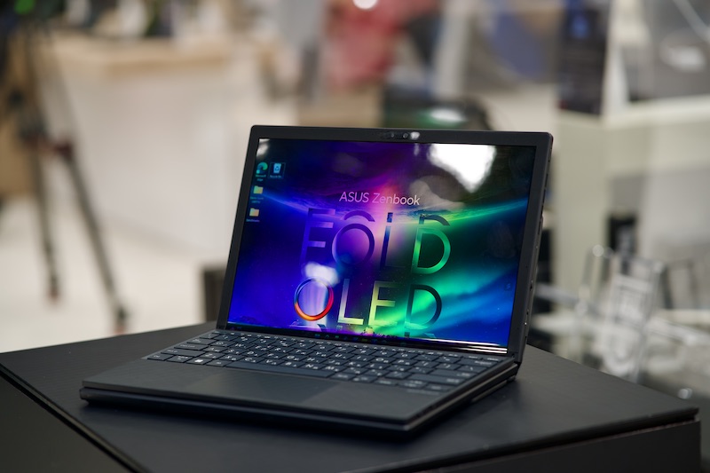 Asus Fold Laptop mit Tastatur