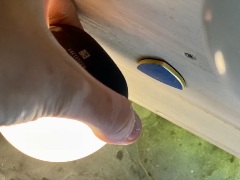 Magnetplatte von Olight Obulb Plus mit Lampe