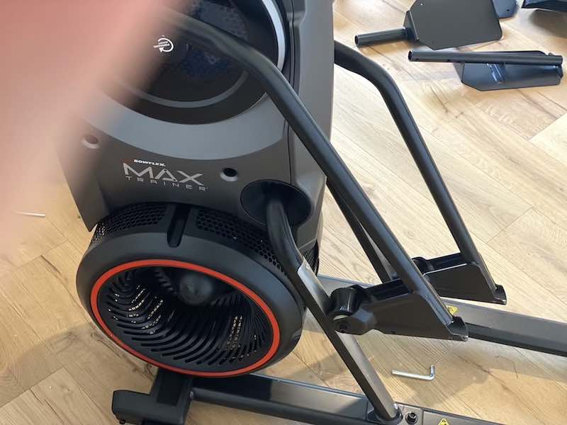 Max Trainer M9 fast aufgebaut