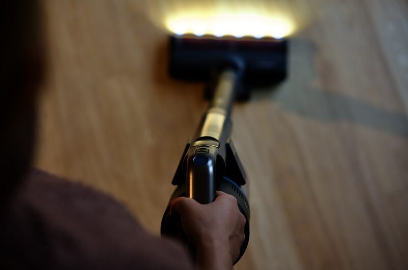 Philips Series 8000 Aqua Plus Test: Ausdauernder Akkusauger mit Wischfunktion