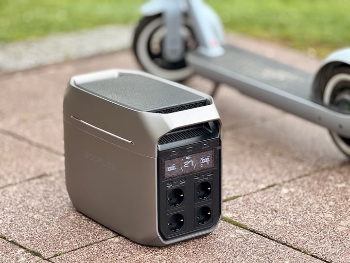 EcoFlow Delta 3 Plus im Test – Mobile Power in gewohnter Qualität EcoFlow Akku steht neben einem eScooter