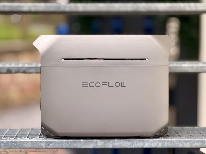 EcoFlow Delta 3 Plus Powerstation auf einer Treppe