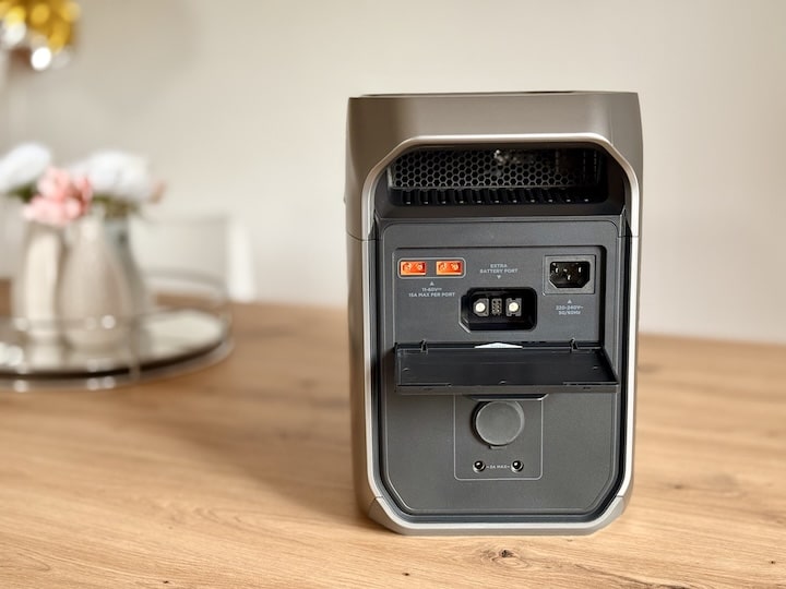 Seitliche Ansicht der EcoFlow Delta 3 Plus