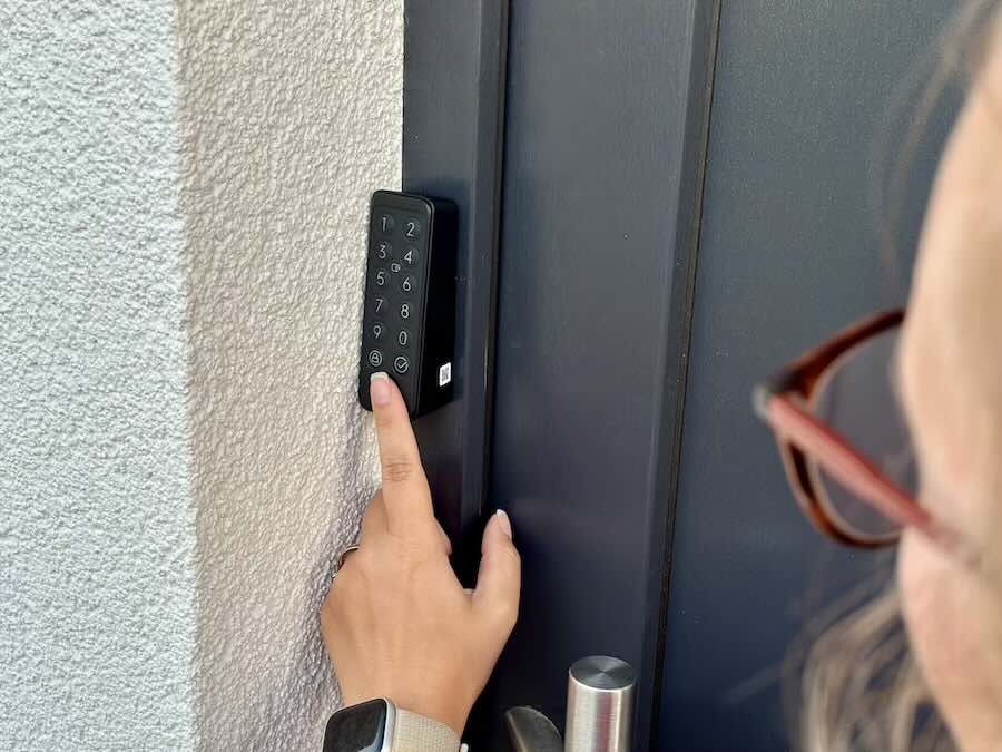 switchbot keypad mit fingerabdruckscanner