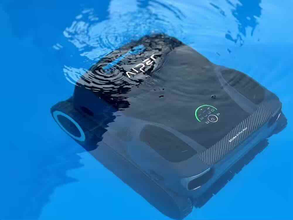 aiper poolroboter taucht gerade ab