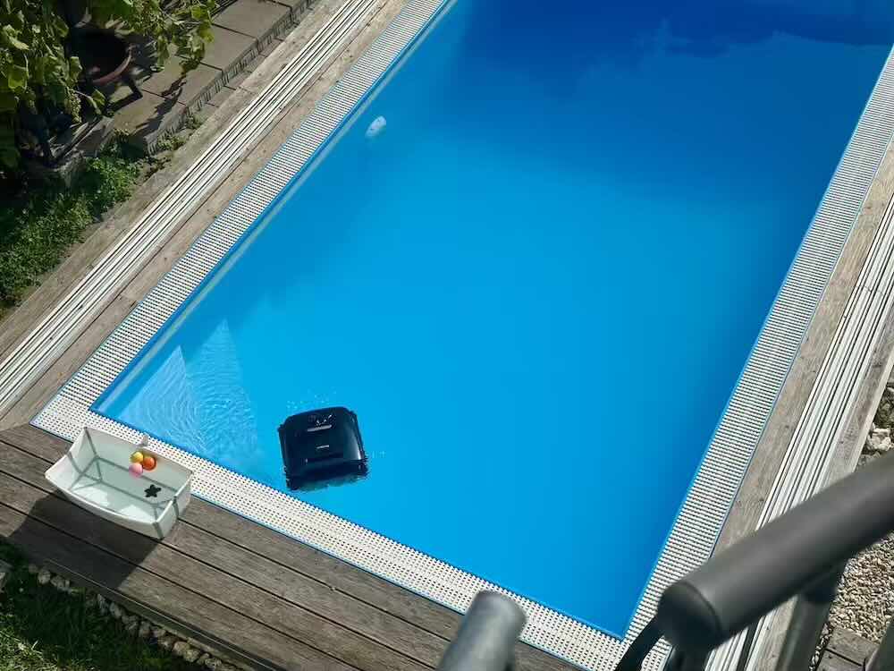 blick von oben klares poolswasser