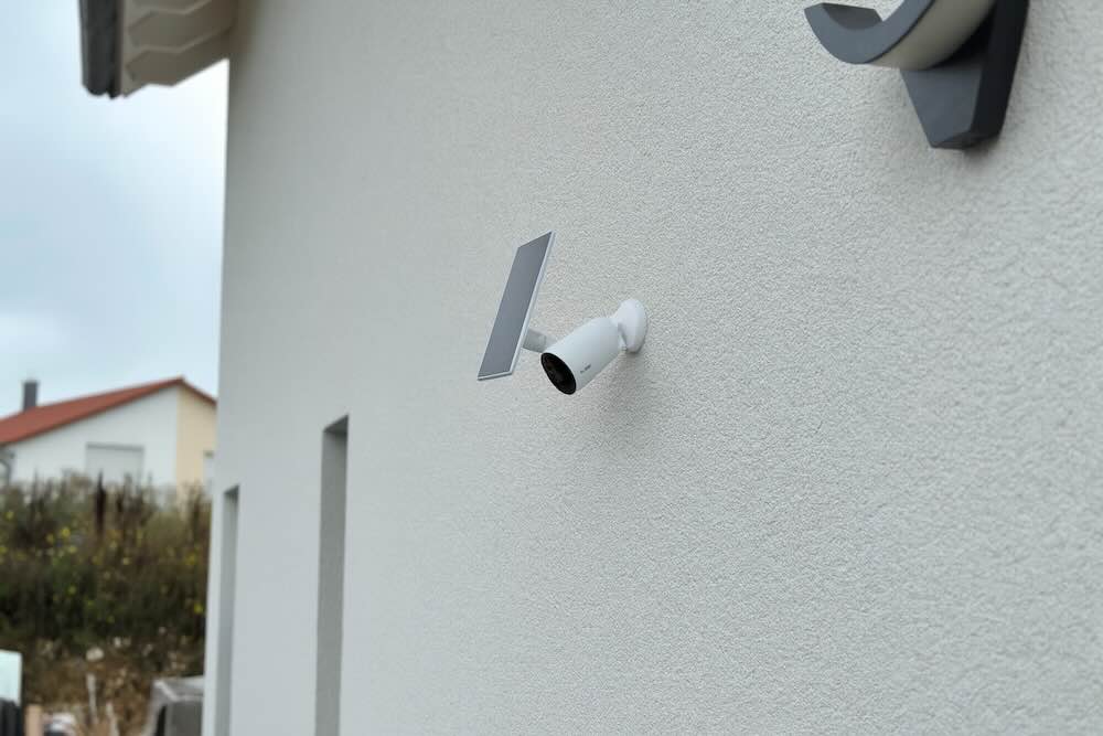 cb3 ezviz an fassade montiert