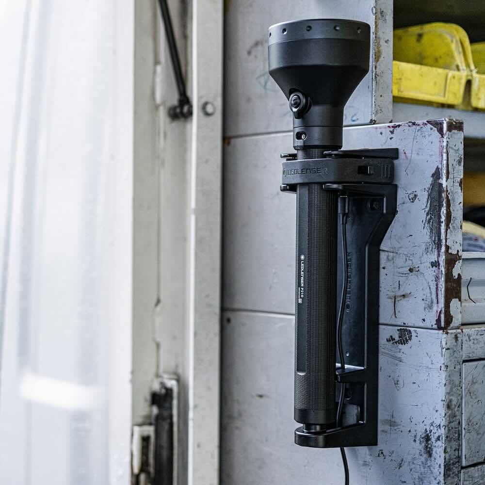 p21r ladestation wandhalterung
