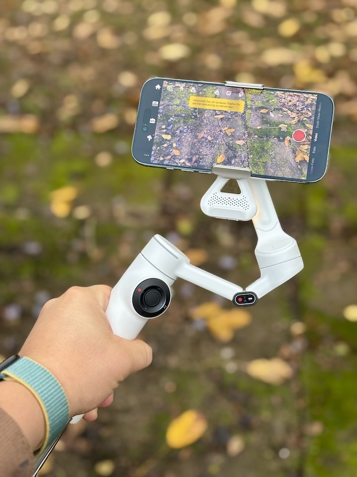 Hand filmt mit Gimbal