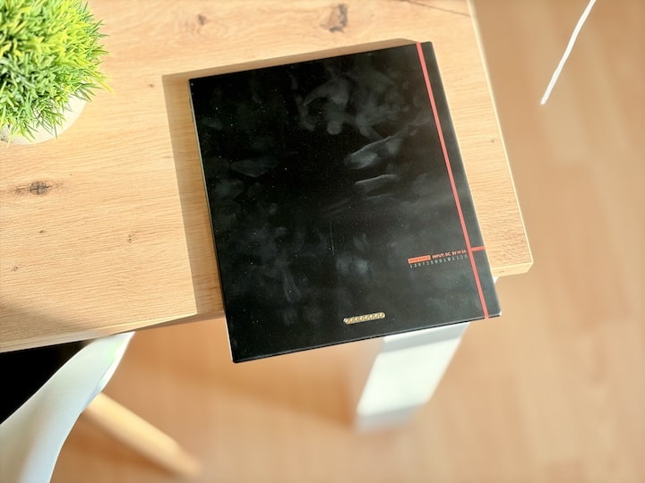 BOOX Note Air5 C im Test: Android E-Ink der Spitzenklasse? Rueckseite mit Fingerabdruecken