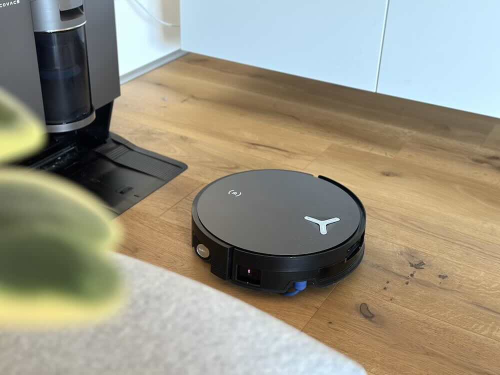 x11 faehrt aus der station