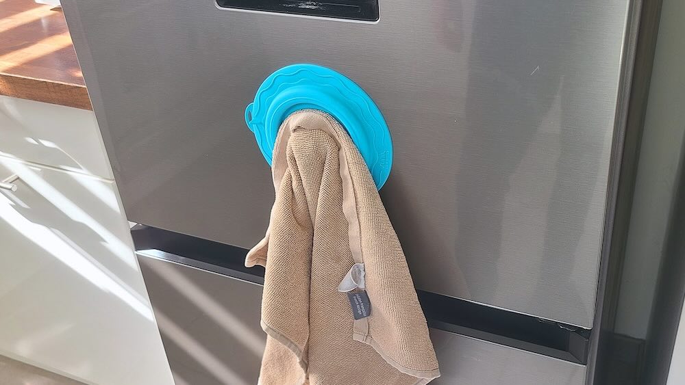 SMASH PLUNGER als handtuchhalter