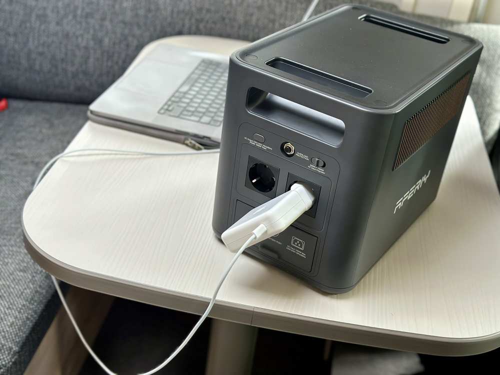 AFERIY P180 Pro Test: Powerstation für Camping & Alltag aferiy p180 rueckseite anschluesse laptop