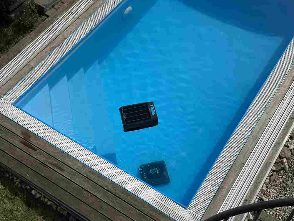 Scuba V3 & EcoSurfer S2 im Praxistest: Aiper's Experts Duo aiper experts duo pool vogelperspektive