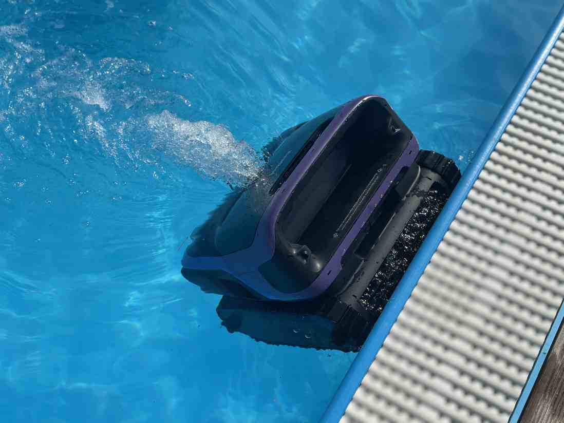 beatbot sora wand reinigung poolkante
